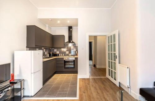 Glasgow Apartment | Stunning Ground Floor flat in Southside.