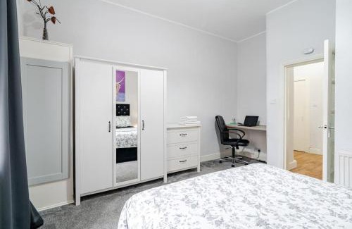 Glasgow Apartment | Stunning Ground Floor flat in Southside.