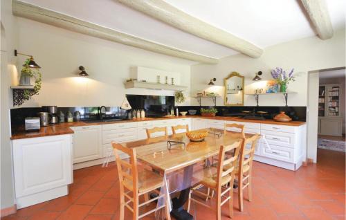 Saint-Quentin-la-Poterie House | Stunning Home In Squentin-La-Poterie