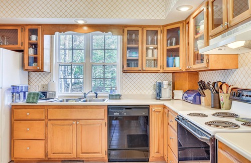 Hayesville House | Stunning Hayesville Retreat: 2 Mi to Lake Chatuge