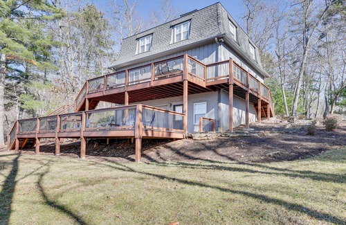 Hayesville House | Stunning Hayesville Retreat: 2 Mi to Lake Chatuge