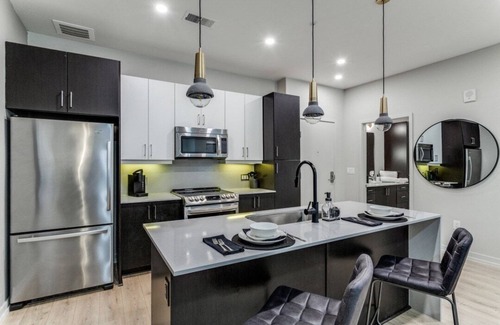 Cityplace Apartment | Stunning high-rise apartment on McKinney Avenue