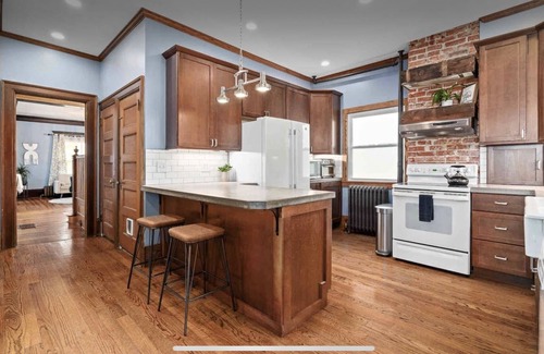 Southmoreland House | Stunning Historic Home WALK to Plaza & Westport!
