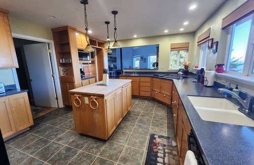 Brookings House | Stunning home, amazing ocean and forrest views! Pet friendly & close to beaches!