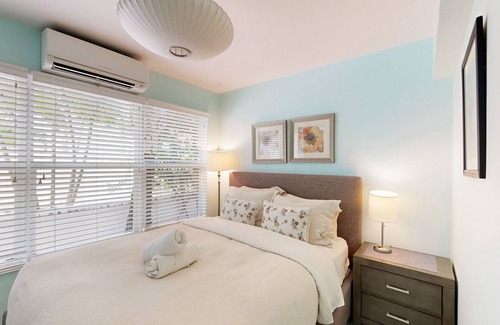 Birch Park Finger Streets House | Stunning home close to beach with large parking area, backyard, full kitchen