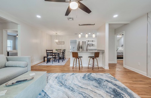 Dallas House | Stunning home centrally located by Bluffview