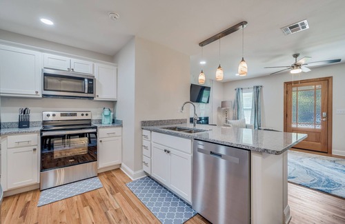Dallas House | Stunning home centrally located by Bluffview