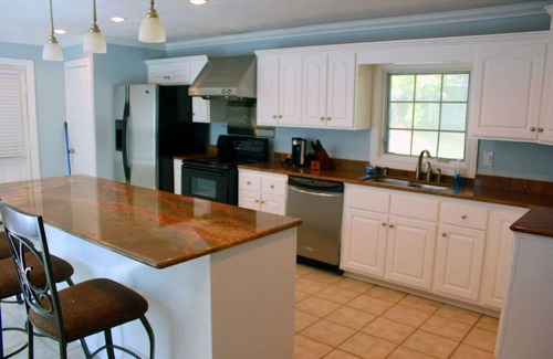 Tougaloo House | Stunning Home In A Leafy And Quiet Neighborhood