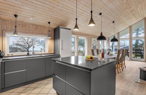 Oster Somarken House | Stunning home in Aakirkeby with WiFi