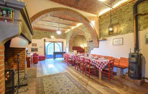Subbiano House | Stunning Home In Arezzo With Kitchen
