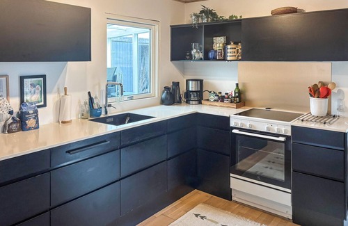 Lyngsbæk Strand House | Stunning home in Ebeltoft with kitchen
