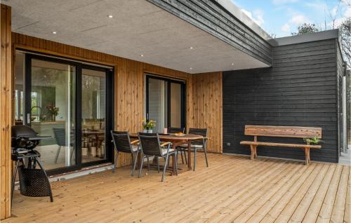 Farvang House | Stunning Home In Fårvang With Wifi