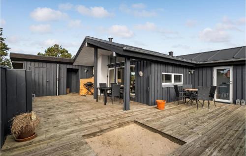 Fjellerup Strand House | Stunning Home In Glesborg With Kitchen