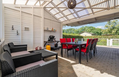 Diernæs Strandby House | Stunning home in Haderslev with kitchen