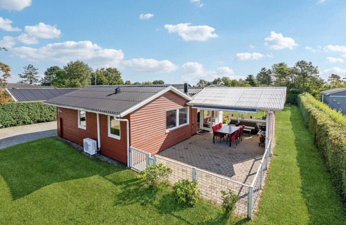 Diernæs Strandby House | Stunning home in Haderslev with kitchen
