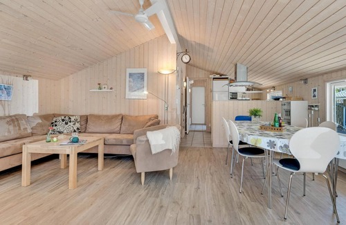 Helberskov Strand House | Stunning home in Hadsund with sauna