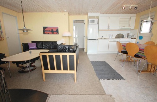 Hejlsminde Strand House | Stunning home in Hejls with kitchen