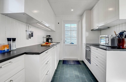 Hejlsminde Strand House | Stunning home in Hejls with WiFi