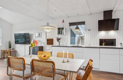 Ristinge House | Stunning home in Humble with WiFi