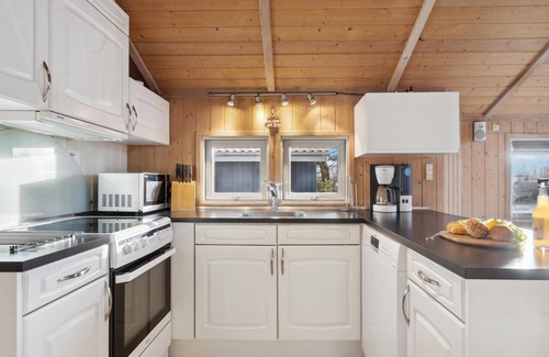 Pøt Strandby House | Stunning home in Juelsminde with sauna