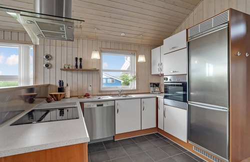 Lemvig House | Stunning home in Lemvig with WiFi