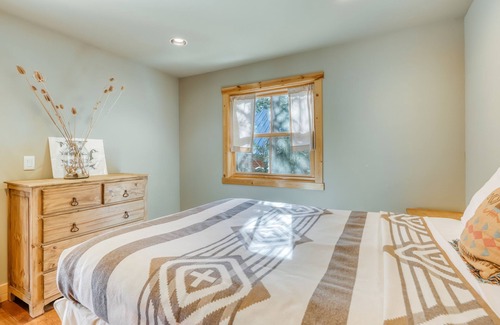 Serene Lakes House | Stunning home in quiet neighborhood with 2 gas stoves
