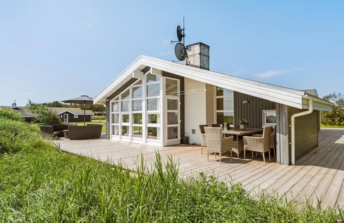 Klegod Strand House | Stunning home in Ringkøbing with sauna