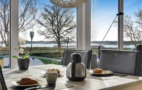 Ronbjerg House | Stunning Home In Roslev With Kitchen