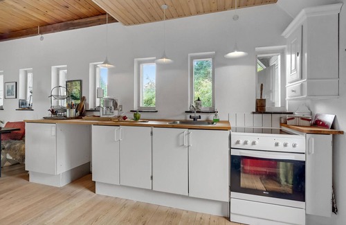 Frolunde House | Stunning home in Slagelse with kitchen
