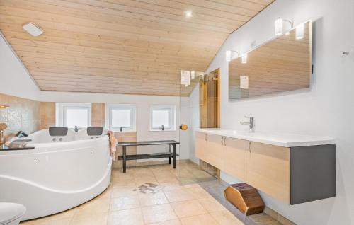 Mommark Strand House | Stunning Home In Sydals With Wifi