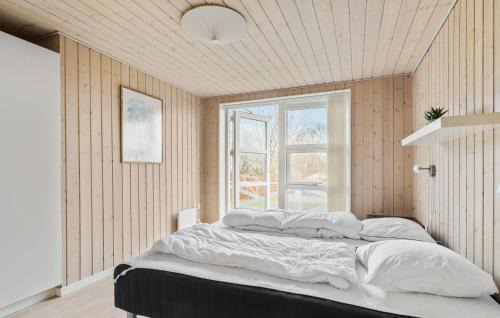 Mommark Strand House | Stunning Home In Sydals With Wifi