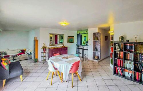 Teteghem House | Stunning Home In Teteghem With Wifi