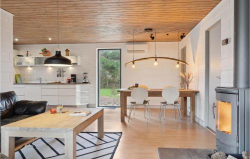 Thyholm House | Stunning Home In Thyholm With Wifi