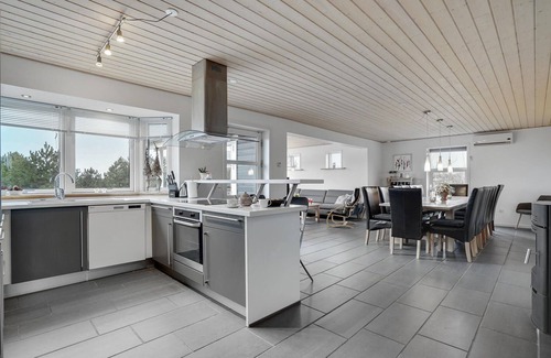 Bøtø By House | Stunning home in Væggerløse with sauna