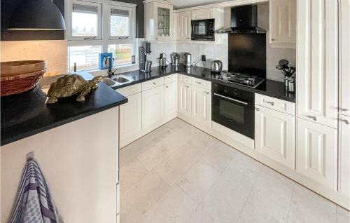 Workum House | Stunning Home In Workum With Kitchen