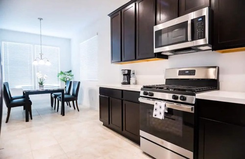 Glendale House | Stunning home less than 3 miles to State Farm stadium great for long term stays!