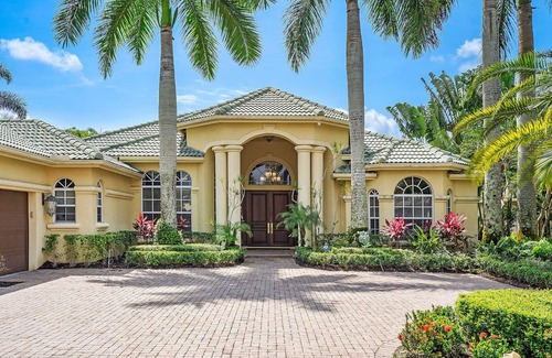 Pineapple Park - Ibis House | Stunning Home on Golf Course