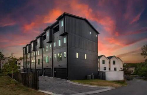 Edgehill House | Stunning Home with Garage and Patio Walk to Restaurants 12 South and Belmont
