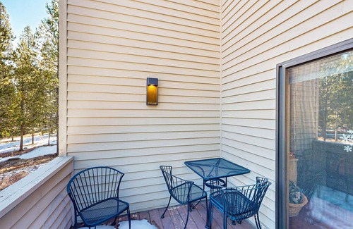 Deer Park House | Stunning home with indoor hot tub, Ping-Pong table, & SHARC Passes