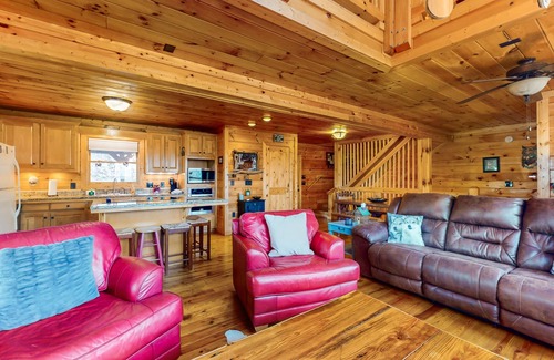 Ranger House | Stunning home with seasonal mtn views, large wrap-around decks, private hot tub