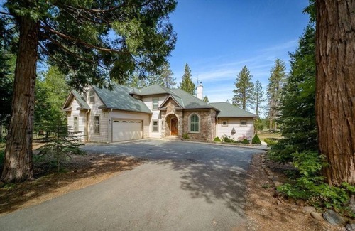 Shingletown House | Stunning House with Hot Tub on 25 acres