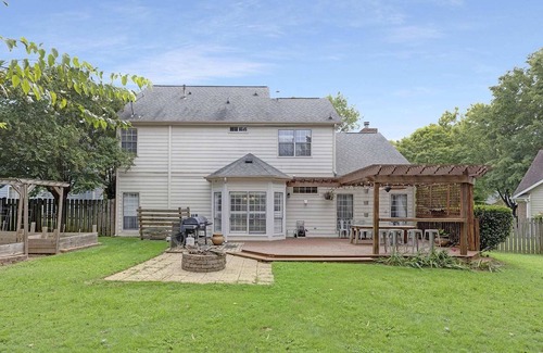 Charlotte House | Stunning Huge Home, Pergola & Fenced in Yard