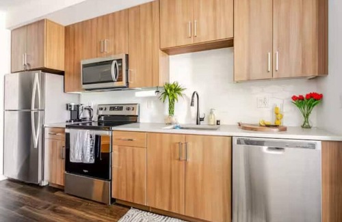 Los Angeles Apartment | Stunning in Hollywood ,free parking , gym hot jacuzzi ,Rooftop