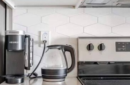 Los Angeles Apartment | Stunning in Hollywood ,free parking , gym hot jacuzzi ,Rooftop