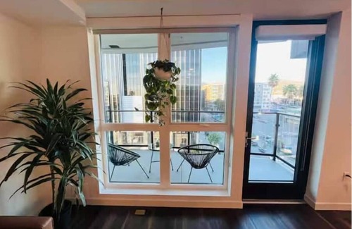 Los Angeles Apartment | Stunning in Hollywood ,free parking , gym hot jacuzzi ,Rooftop