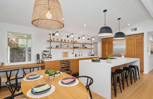 Lanikai House | Stunning Kaikea 4Br/4Ba Estate: Luxurious and Private - 5 min from Lanikai Beach