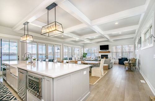 Sister Lakes House | Stunning Lake Front Oasis