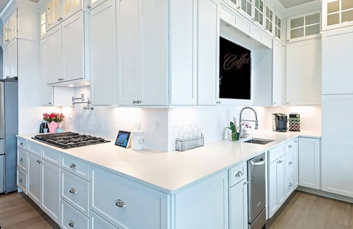 Sister Lakes House | Stunning Lake Front Oasis