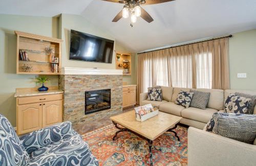 Mid America House | Stunning Lake Hamilton Getaway with Hot Tub!