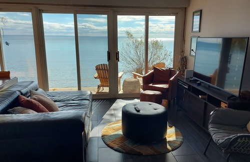 Hamilton Cottage | Stunning lake house on Lake Erie with hottub and magnificent views.